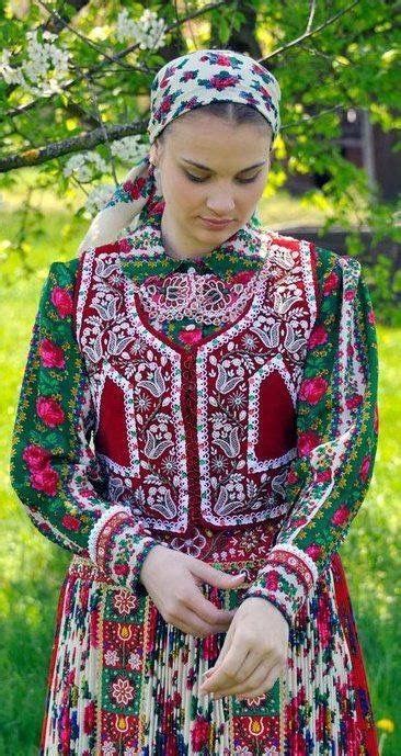 roemeense klederdracht|Traditional dress, a link to the past